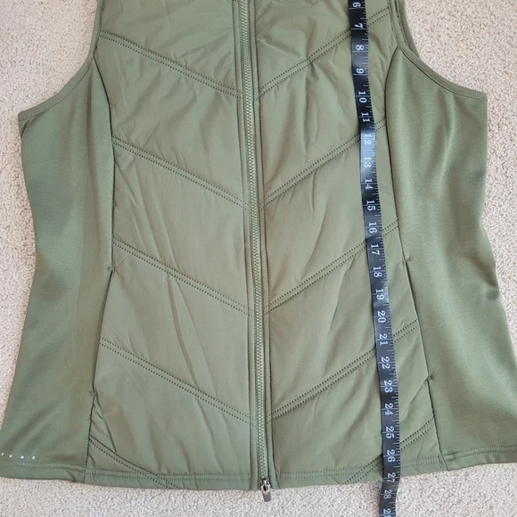 Like New Avia Olive Leaves Quilted Vest Size XL - Picture 10 of 12